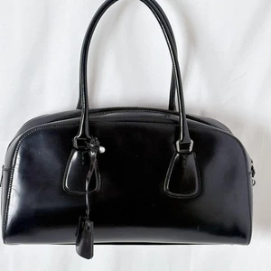 PRADA Leder Mini Boston Bag schwarz Handtasche mit Schloss Schlüssel silber GEBRAUCHT - Bild 1 von 19