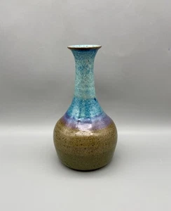 Jarrón artístico de cerámica de estudio firmado azul lavanda topo moteado esmalte líquido 8" de alto - Imagen 1 de 7