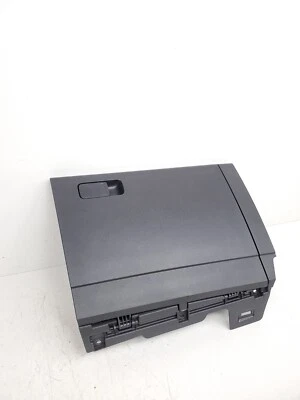 Guantera derecha Volkswagen Jetta 2019-2023 almacenamiento negra OEM  Foto 1 de 4