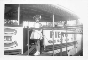 MIAMI YACHT BASIN PIER 6 SNAPSHOT, FLORIDA VINTAGE 3 X 5 PHOTO (SB 672) - Picture 1 of 2