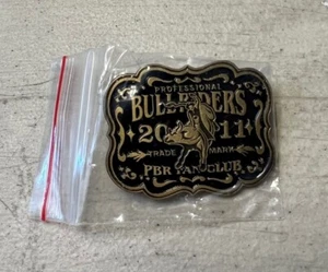 Pin PBR profesional Bull Riders Team, pasador de coleccionistas de rodeo 2011 NUEVO - Imagen 1 de 3