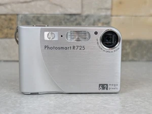 HP Photosmart R725 Silver 6.2 Megapixel Digital Camera Tested !! NO CHARGER !! - Picture 1 of 7