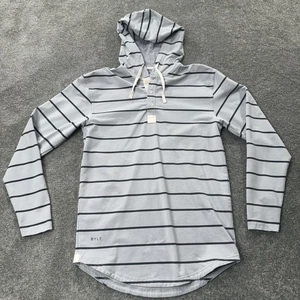 Camiseta Pullover BYLT Corte Caído LUX Con Capucha Henley Para Hombre Ligera Elastizada - Imagen 1 de 7