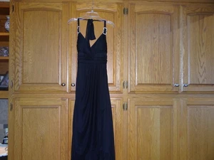 Vestido Cóctel Negro "Trixxi" Cuello Halter Mediano - Imagen 1 de 3