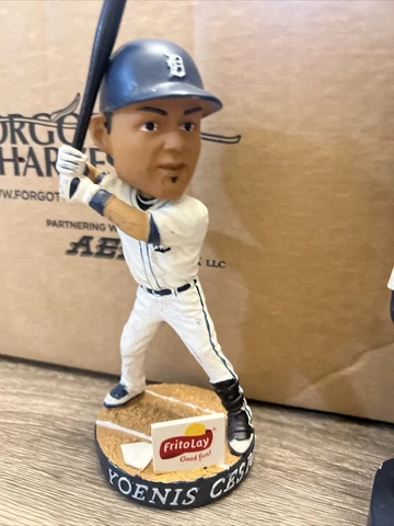 Yoenis Cespedes Detroit Tigers SGA Bobblehead Bobble Dobbles July 1 2015 Cover