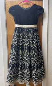 Mädchenkleid schwarz und Blumenmuster, Größe 10 - Bild 1 von 2