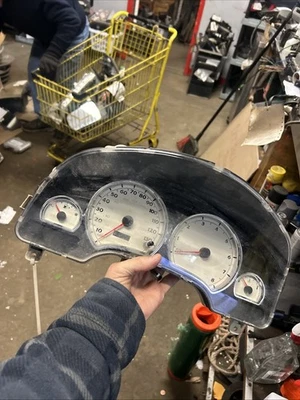 Cuadro de instrumentos Saturn Vue 2004-5 número de pieza 227 23716 Foto 1 de 4