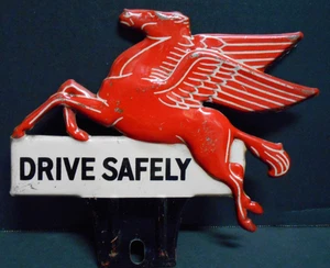 Oldtimer Mobil Pegasus "Drive Safely" Pressmetallplatte Topper - Bild 1 von 4