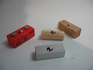 CARGO Wooden Train Track Crane magnet ( Fits Brio Thomas Magnetic Cranky ) - Picture 1 of 4