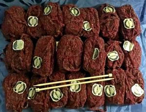 32 madejas giratorias TOROS 93 % lana virgen, 7 % mohair más 2 agujas de tejer - Imagen 1 de 4
