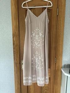Ladies Coast Blush Midi Dress With Ivory Embroidery Size 16 - Picture 1 of 12
