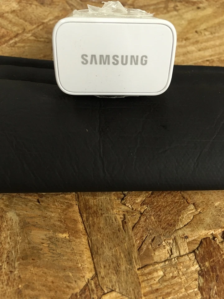 Cargador de pared/viaje blanco genuino OEM Samsung (EP-TA10JWE) (SOLO ADAPTADOR) Foto 1 de 3