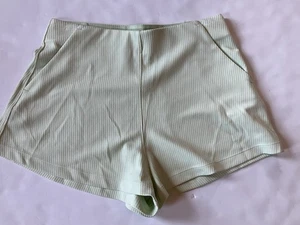 Lululemon Ribbed Softstreme High-Rise Short 2" Light Green  Size 6 EUC - Picture 1 of 5