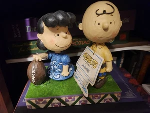 Jim Shore Peanuts Never Give Up 4042376 Charlie Brown Lucy Football mit Box - Bild 1 von 3