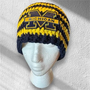 Michigan Wolverines Mütze/Beanie gehäkelt Handarbeit NCAA Sports - Bild 1 von 4