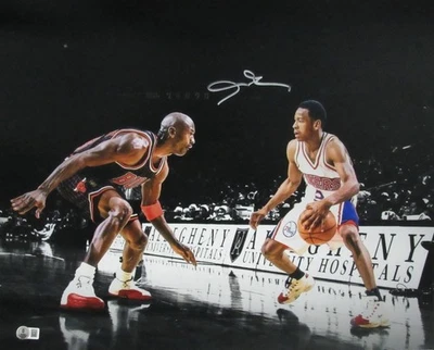 Foto autografiada 16x20 de Allen Iverson de la corte con Kobe Bryant 76ers Beckett 196724 Foto 1 de 3