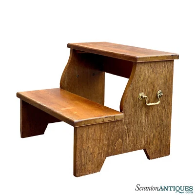 Pasos de biblioteca tradicionales de nogal vintage de Thomasville Foto 1 de 4