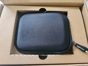 Estuche de transporte rígido pequeño Amazon Basics para mi pasaporte esencial externo - Imagen 1 de 3