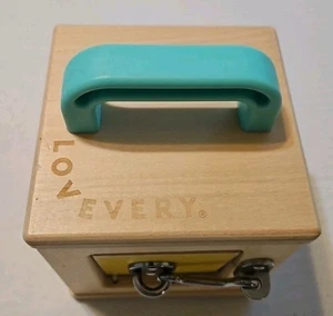 Lovevery Holzschloss Kastenriegel "The Realist" 19-21 Monate Hand-Auge Montessori - Bild 1 von 6