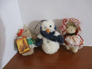 3er Set TUCH PLÜSCH Weihnachtsschmuck ~ Mädchen, Teddybär, Schneemann - Bild 1 von 3