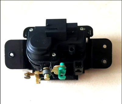 2005 to 08 Genuine Chrysler PT Cruiser HARDTOP Trunk Tailgate door lock actuator - Image 1 of 3