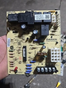 Placa de circuito de control de horno Goodman Amana Emerson PCBBF134 50M56-281-01 - Imagen 1 de 2