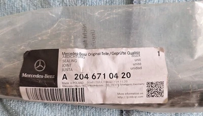 NEW OEM 2010-2015 Mercedes Benz GLK 250/GLK 350 Windshield Upper Seal 2046710420 - Image 1 of 4