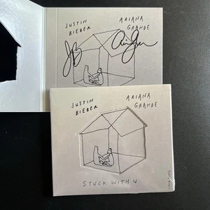 "Stuck With U" signierte Cover CD Ariana Grande & Justin Bieber baubares 3D Haus - Bild 1 von 1