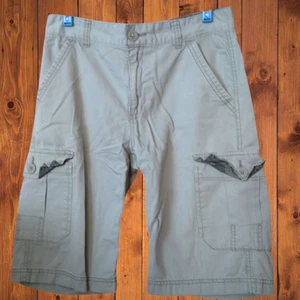 Levi's Boy's Size 16R Green Cargo Shorts Utility Pockets Classic Camo Accents - Picture 1 of 4