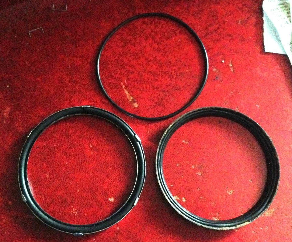 MGA,MGB&MGC speedo or tacho glass seals (glass/bezel & rim). Chrome bumper cars. - image 1 of 1