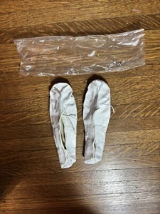 Neu im Karton Markenlose Kinder Ballettschuhe Weiß Größe 4 1/2 W - Bild 1 von 4