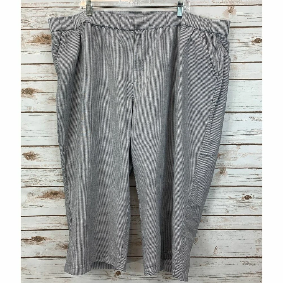 Liz Claiborne Classic Straight Leg Grey & White Linen Capri's - Image 1 of 4
