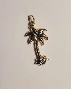 Genuine ReaL 18K Yellow Gold Pendant Palm Tree 2.1 grams - Picture 1 of 4