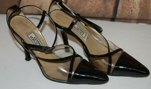 Gianni Versace 35 5US décolleté stiletto a punta con cinturino alla caviglia strass