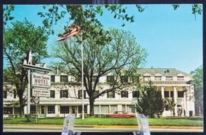 Postcard KY Boone Tavern Hotel Berea Kentucky 70s Car - Picture 1 of 2