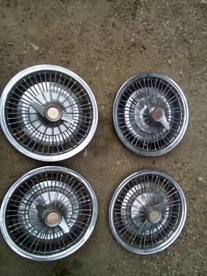 64 65 66 Pontiac GTO Wire Spinner 14" Juego de 4 cubiertas de rueda 1964 1965 1966 Foto 1 de 4