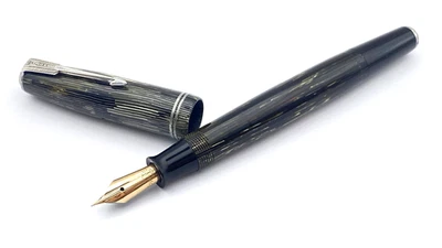 PLUMA ESTILOGRÁFICA VINTAGE PARKER JUNIOR VACUMATIC GRIS SOMBRA ONDA ORO 14K FINA NUEVA EN CAJA Foto 1 de 4