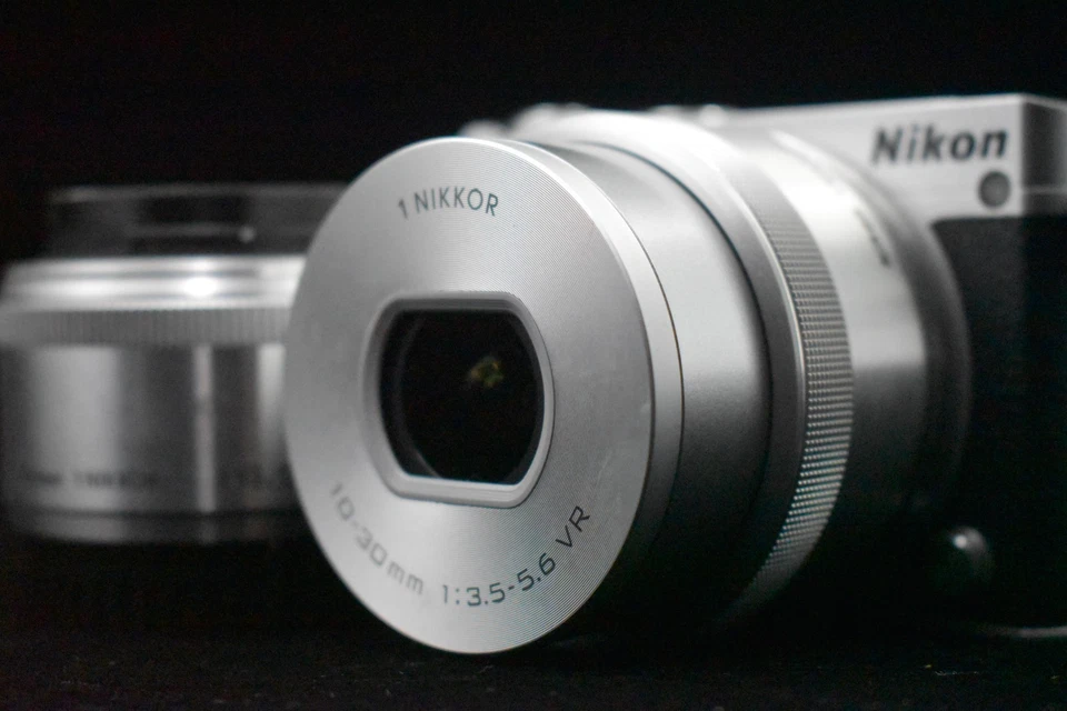 [US Duty Paid] Nikon 1 J5 DSLR Mirrorless Digital Camera with Lens Silver 8422 - Image 1 of 4