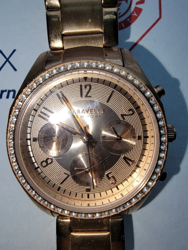 Relógio de pulso feminino Caravelle New York 44L117 ouro rosa aço inoxidável - Imagem 1 de 4