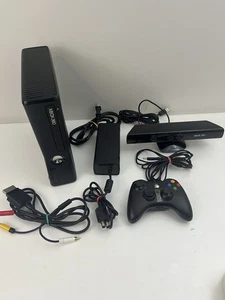 Microsoft Xbox 360 S 1439 Konsole Bundle Controller Kinnect ohne Festplatte funktioniert - Bild 1 von 14