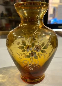 Vasetto in vetro. Ornamenti floreali. - Foto 1 di 6