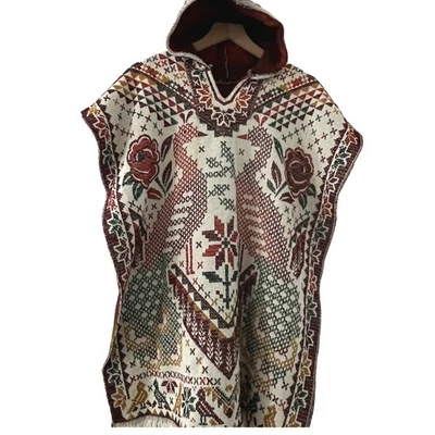 Poncho con Capucha Tradicional Hecho a Mano Rosa Pavo Real Bordado Fiesta Pájaro Flor Foto 1 de 4