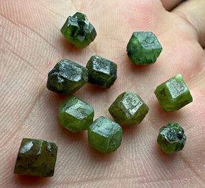 10 Cristaux terminés vert transparents de Grenat démantoïde/29 carats - Bild 1 von 5