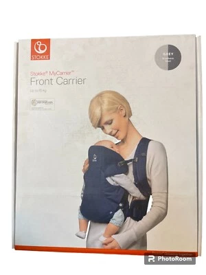 Открытая коробка | Передняя детская переноска Stokke MyCarrier с серой сеткой - Изображение 1 из 3