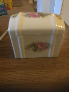 Baúl de baratija vintage Jubilee Fine Bone China, motivo floral, hecho en Inglaterra - Imagen 1 de 8