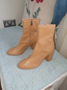 Berskha tan sock boots in faux leather New Size 6 - Picture 1 of 7