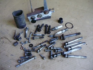 Onan P220 Konvolut Motorschrauben, Halterungen, Unterlegscheiben, Stopfen, Sprengring, Schlauch - Bild 1 von 13