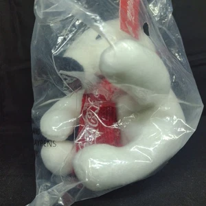 Coca Cola 4 Zoll Miniatur Eisbär Plüschtier Stofftier rot Strickschal Neu in Verpackung - Bild 1 von 6