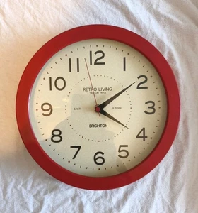 Mark and Spencers | Rote Wanduhr | Retro Living | Fundgrube | Brighton - Bild 1 von 9
