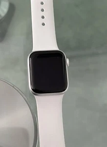 Apple Watch Series 4 Series 40mm Aluminum And Ceramic Case, Ion-x Glass, GPS. - Picture 1 of 4